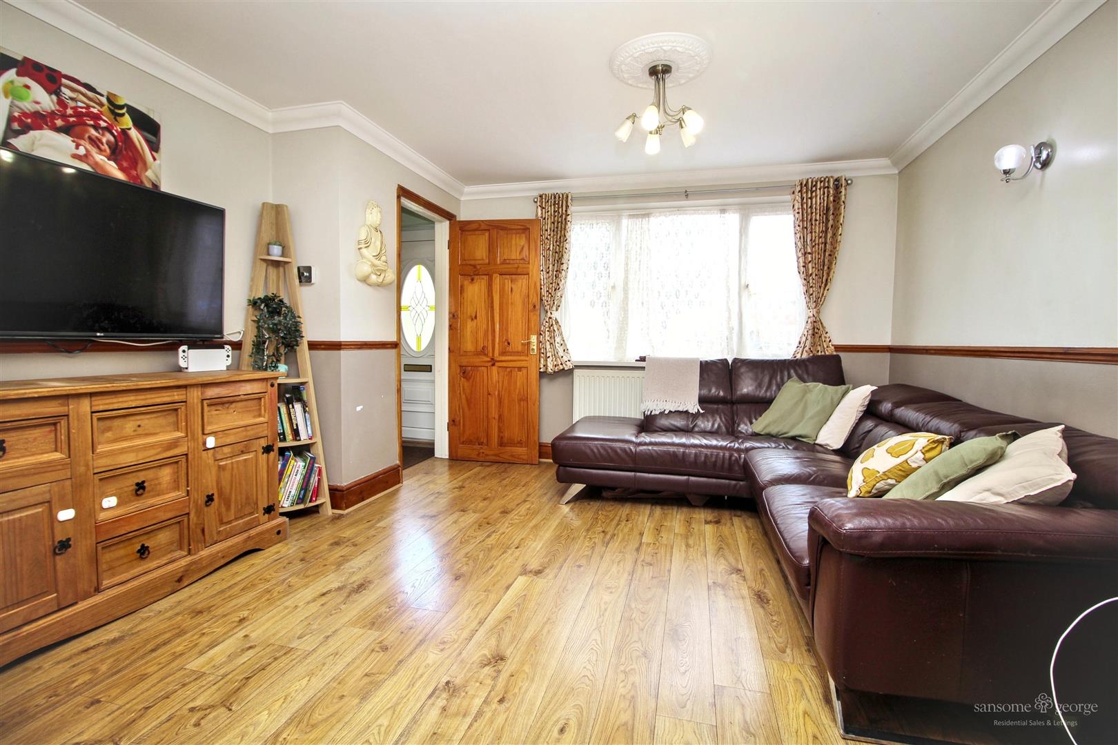 3 bed property in Ainsdale Crescent, Reading